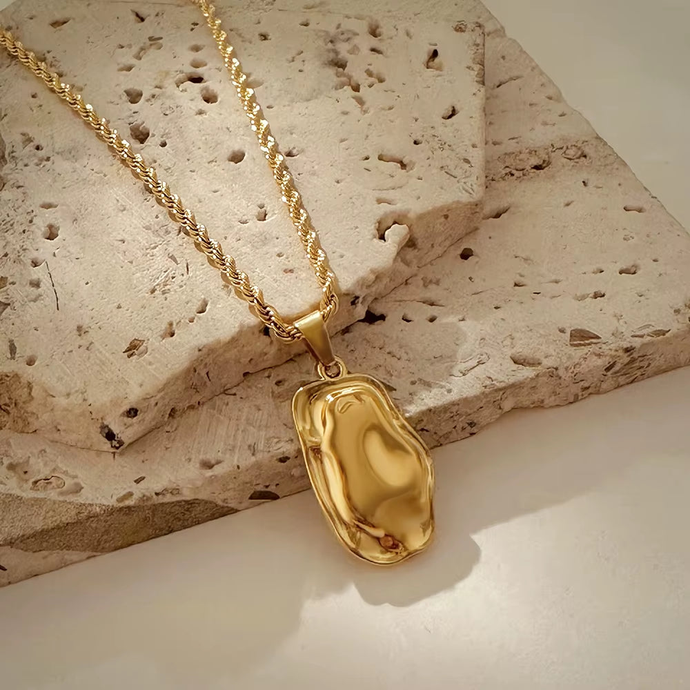 Vintage Glossy Gold Plated Hammered Irregular Pendant Neckalce for Women Moon Star Stainless Steel Twist Chain Necklaces Jewelry