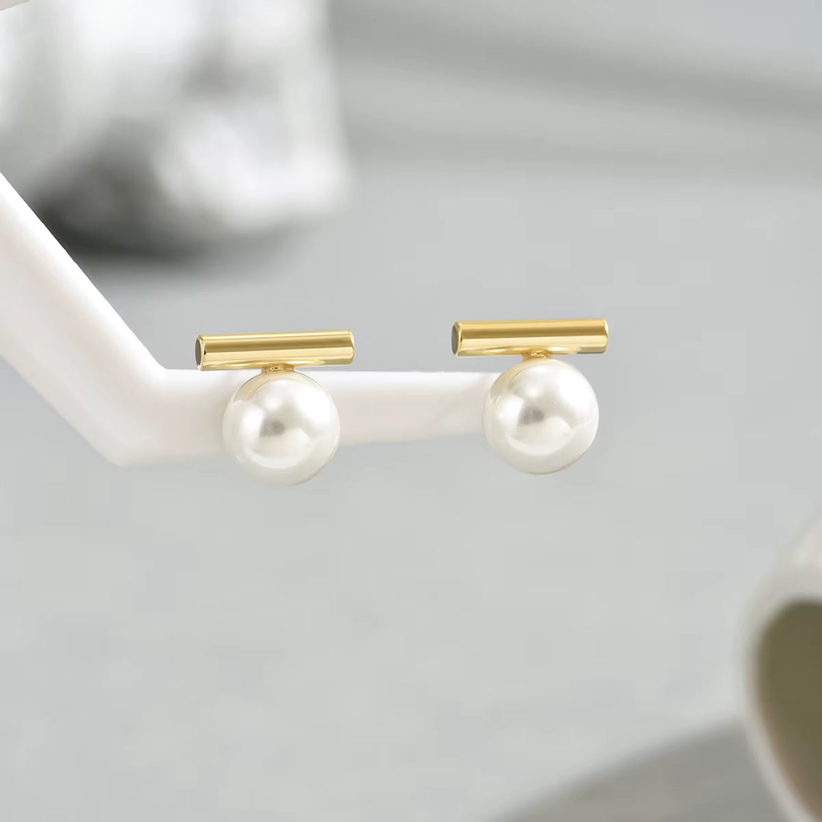 Simple Imitation Pearl Stud Earrings Gold Color Alloy Acrylic Beads Earring for Women Fashion Jewelry Trend Accessories