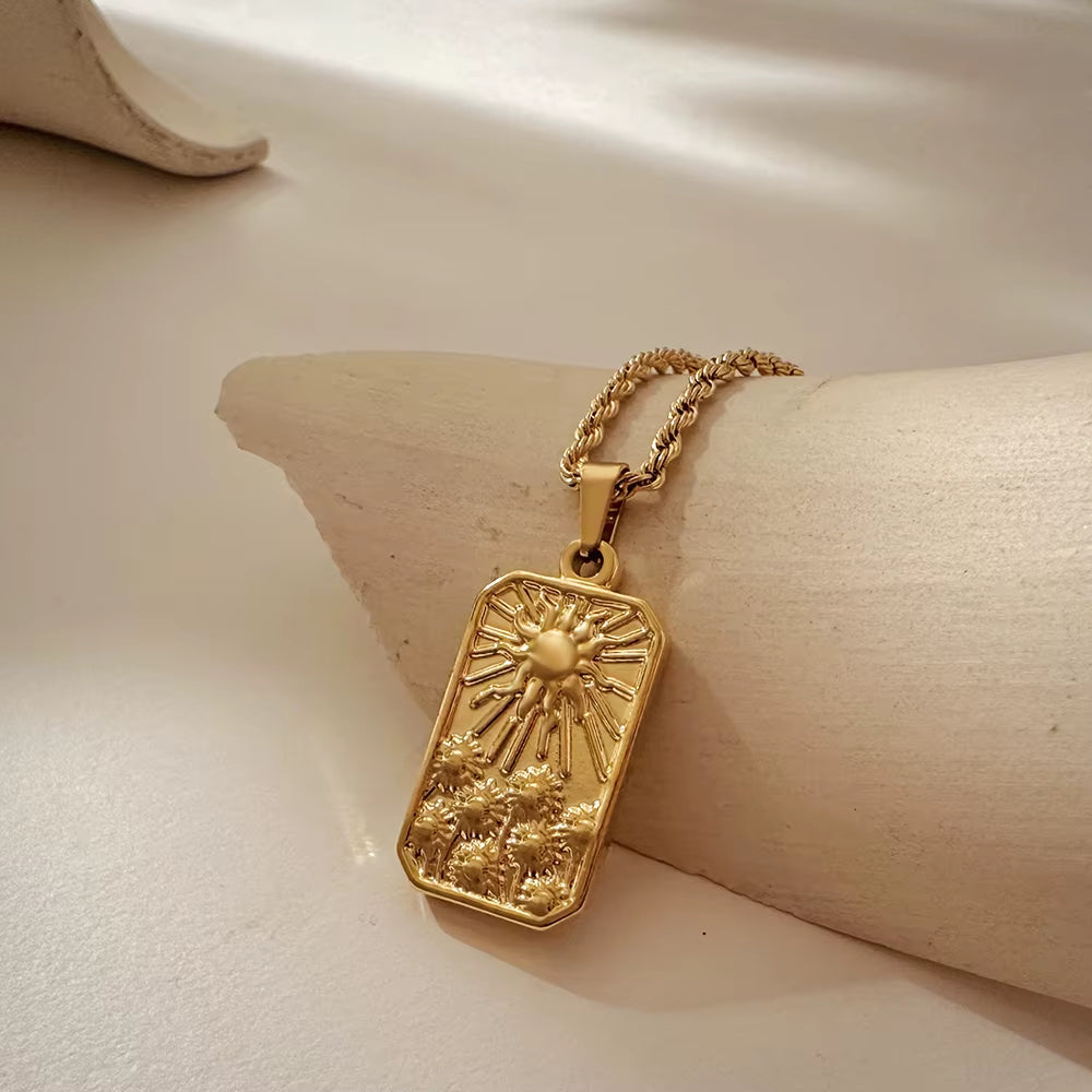 Vintage Glossy Gold Plated Hammered Irregular Pendant Neckalce for Women Moon Star Stainless Steel Twist Chain Necklaces Jewelry