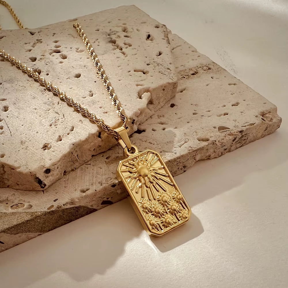 Vintage Glossy Gold Plated Hammered Irregular Pendant Neckalce for Women Moon Star Stainless Steel Twist Chain Necklaces Jewelry